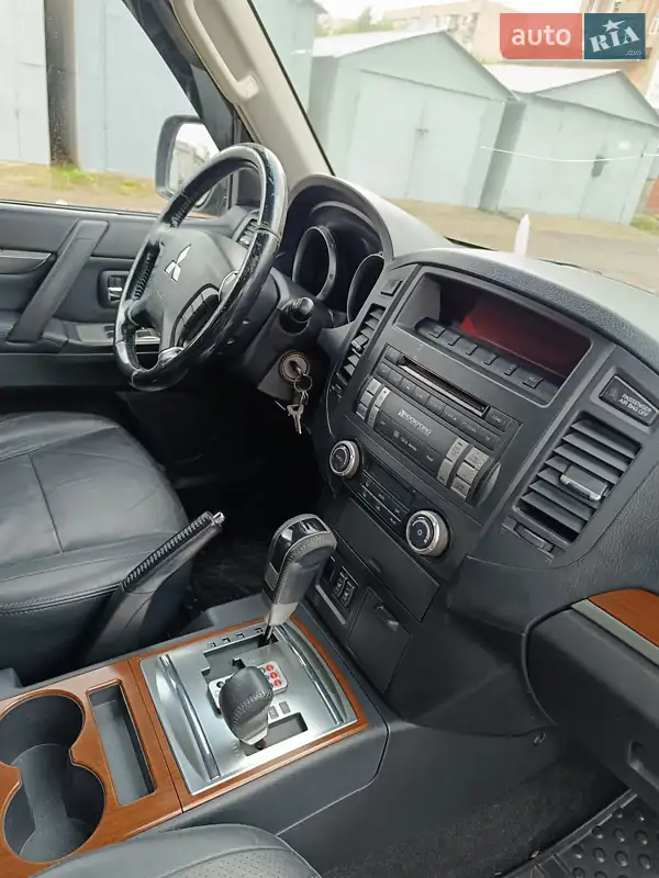 Mitsubishi Pajero 2008 VIN JMBLYV98W8J500282 фото оголошення 8 з 52