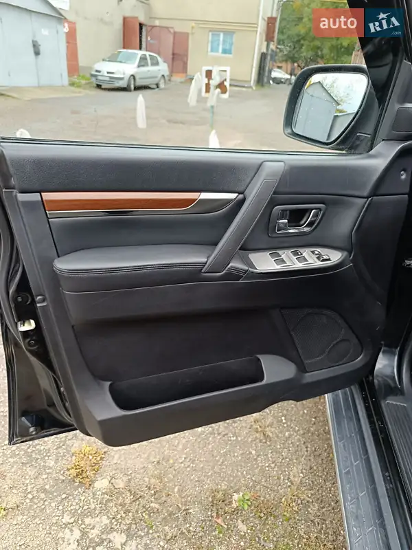 Mitsubishi Pajero 2008 VIN JMBLYV98W8J500282 фото оголошення 20 з 52