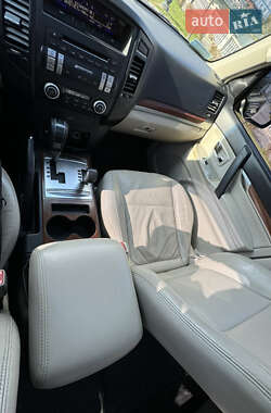 Внедорожник / Кроссовер Mitsubishi Pajero 2007 в 