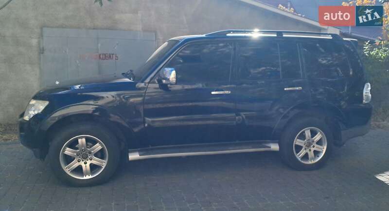 Внедорожник / Кроссовер Mitsubishi Pajero 2007 в Ирпене