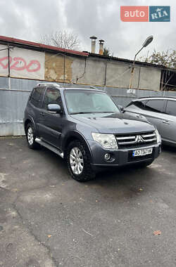 Позашляховик / Кросовер Mitsubishi Pajero 2010 в Ужгороді