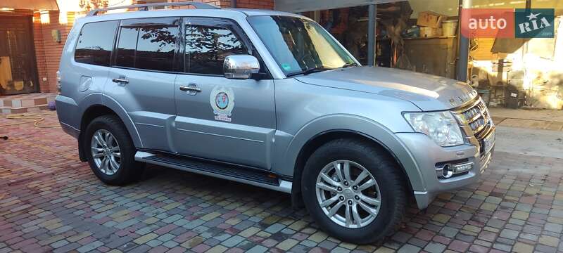 Внедорожник / Кроссовер Mitsubishi Pajero 2014 в Ровно
