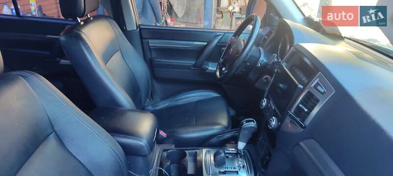 Внедорожник / Кроссовер Mitsubishi Pajero 2014 в Ровно
