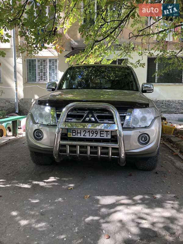Внедорожник / Кроссовер Mitsubishi Pajero 2012 в Одессе
