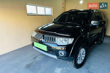 Внедорожник / Кроссовер Mitsubishi Pajero 2011 в Солотвине