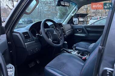 Внедорожник / Кроссовер Mitsubishi Pajero 2017 в 