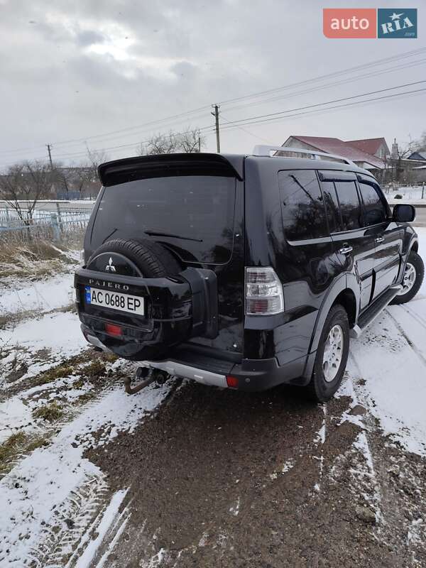 Внедорожник / Кроссовер Mitsubishi Pajero 2007 в Нововолынске