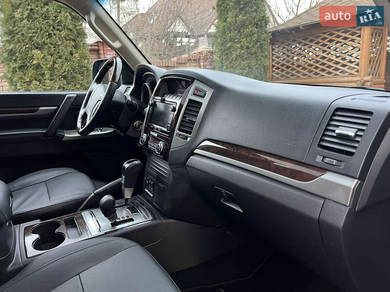 Внедорожник / Кроссовер Mitsubishi Pajero 2018 в Черновцах фото 38 Внедорожник / Кроссовер Mitsubishi Pajero 2018 в Черновцах