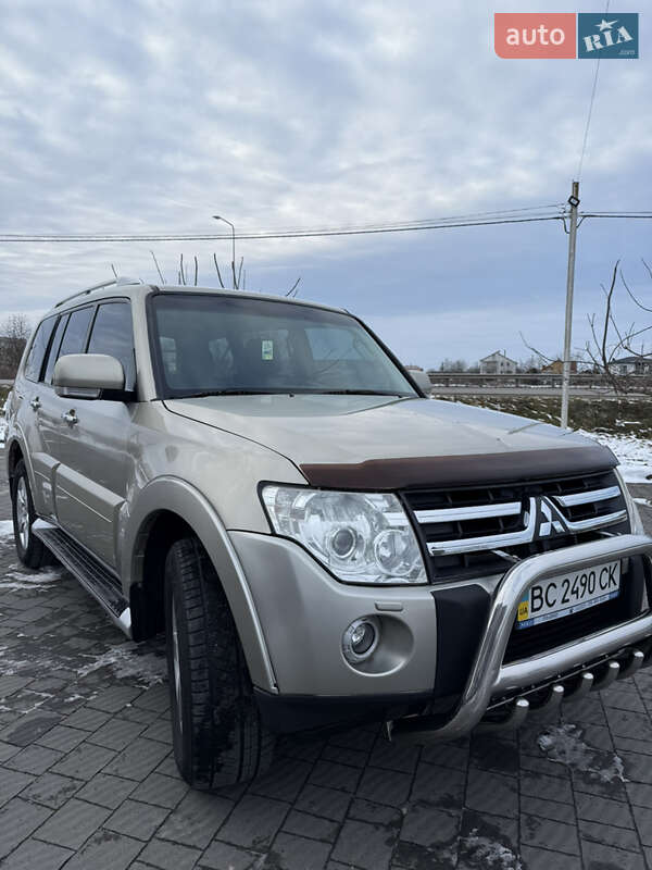 Позашляховик / Кросовер Mitsubishi Pajero 2007 в Стрию