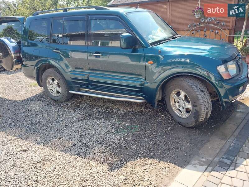 Внедорожник / Кроссовер Mitsubishi Pajero 2000 в Косове