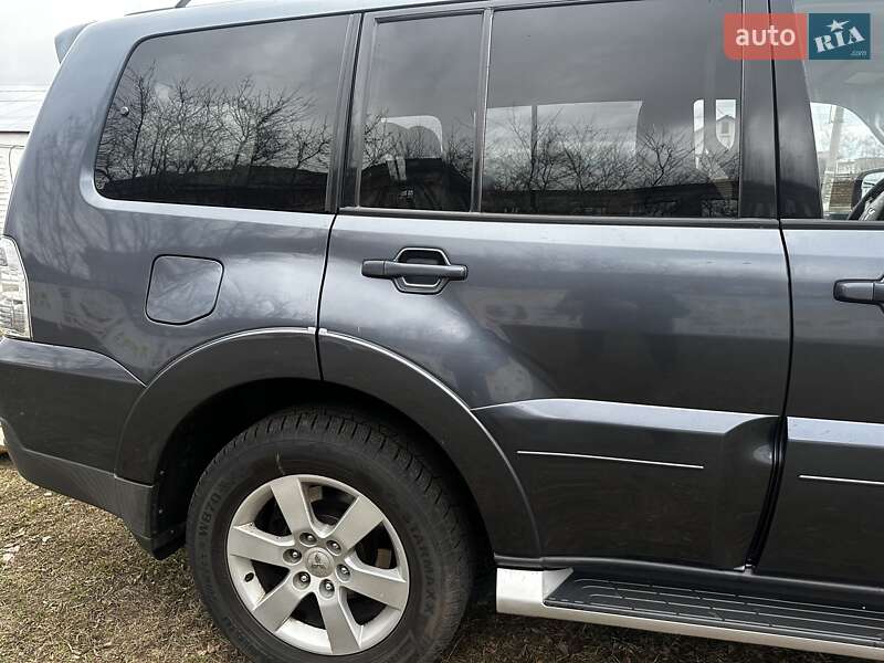 Внедорожник / Кроссовер Mitsubishi Pajero 2007 в Конотопе