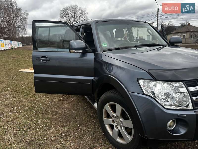 Внедорожник / Кроссовер Mitsubishi Pajero 2007 в Конотопе