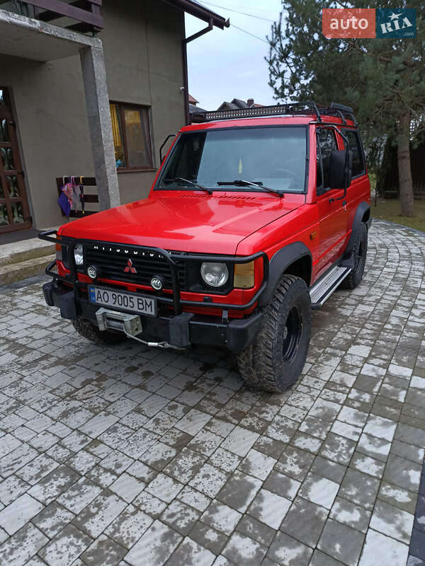 Внедорожник / Кроссовер Mitsubishi Pajero 1986 в Сваляве