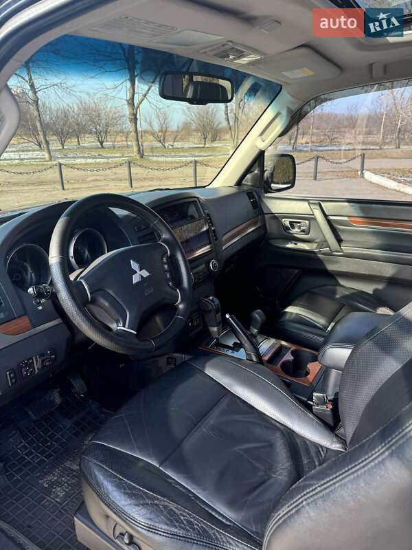 Внедорожник / Кроссовер Mitsubishi Pajero 2008 в Слобожанском