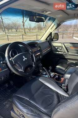 Внедорожник / Кроссовер Mitsubishi Pajero 2008 в 
