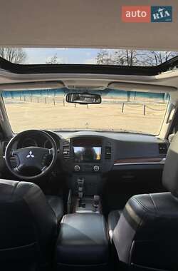 Внедорожник / Кроссовер Mitsubishi Pajero 2008 в 