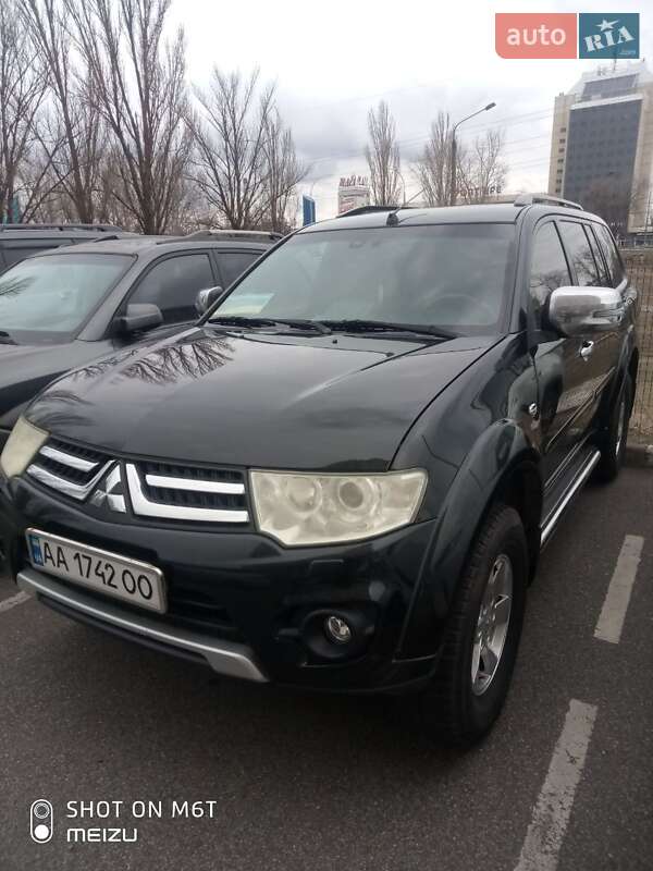 Позашляховик / Кросовер Mitsubishi Pajero 2014 в Києві