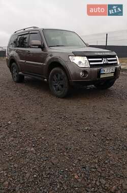 Внедорожник / Кроссовер Mitsubishi Pajero 2010 в Ровно