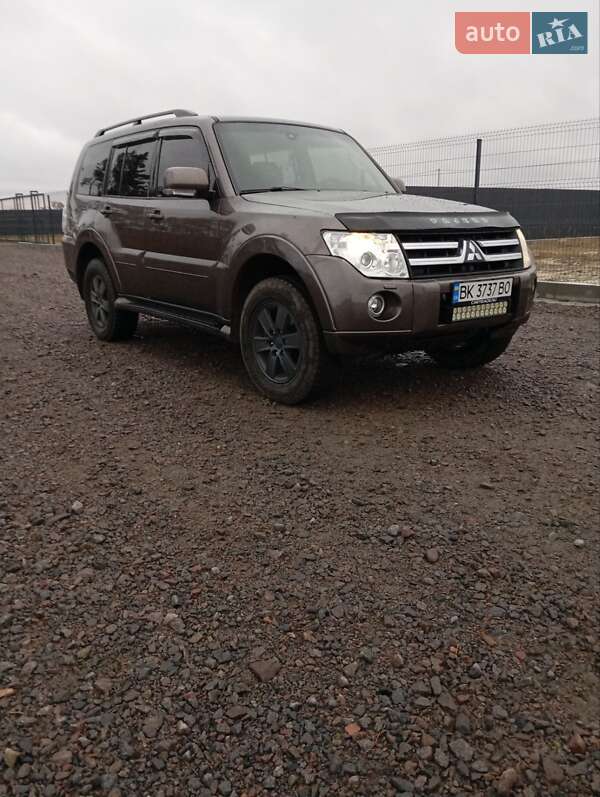 Mitsubishi Pajero 2010