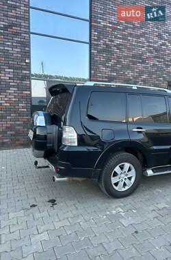 Позашляховик / Кросовер Mitsubishi Pajero 2008 в 