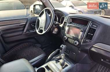 Внедорожник / Кроссовер Mitsubishi Pajero 2010 в 