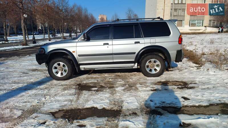 Внедорожник / Кроссовер Mitsubishi Pajero 2001 в Харькове