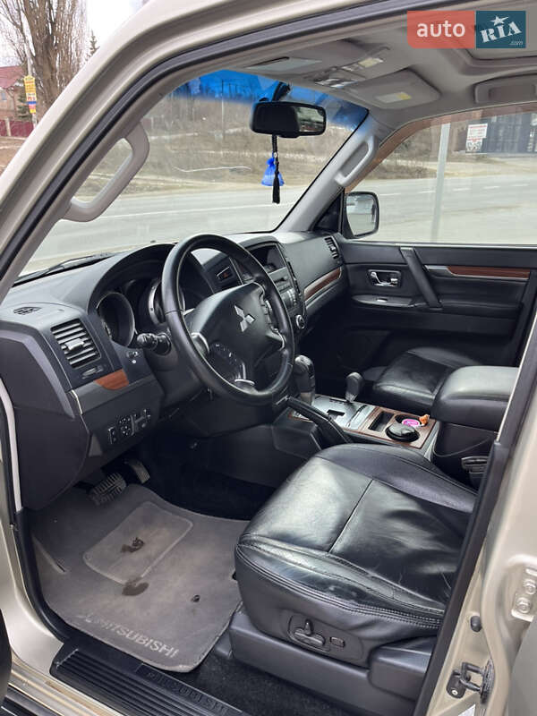 Внедорожник / Кроссовер Mitsubishi Pajero 2008 в Черновцах