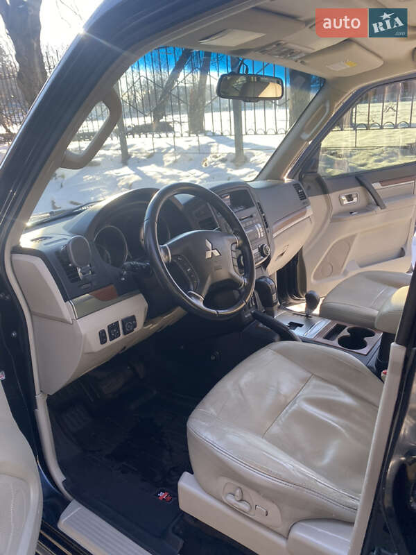 Внедорожник / Кроссовер Mitsubishi Pajero 2008 в Киеве фото 6 Внедорожник / Кроссовер Mitsubishi Pajero 2008 в Киеве