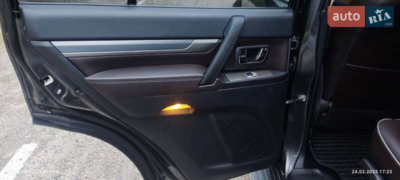 Позашляховик / Кросовер Mitsubishi Pajero 2016 в Смілі