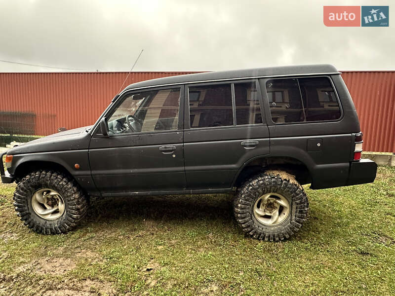 Позашляховик / Кросовер Mitsubishi Pajero 1996 в Чернівцях