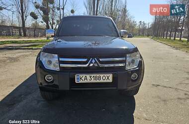 Внедорожник / Кроссовер Mitsubishi Pajero 2007 в 