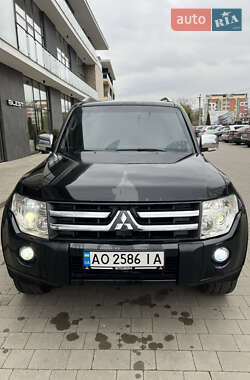 Внедорожник / Кроссовер Mitsubishi Pajero 2007 в 