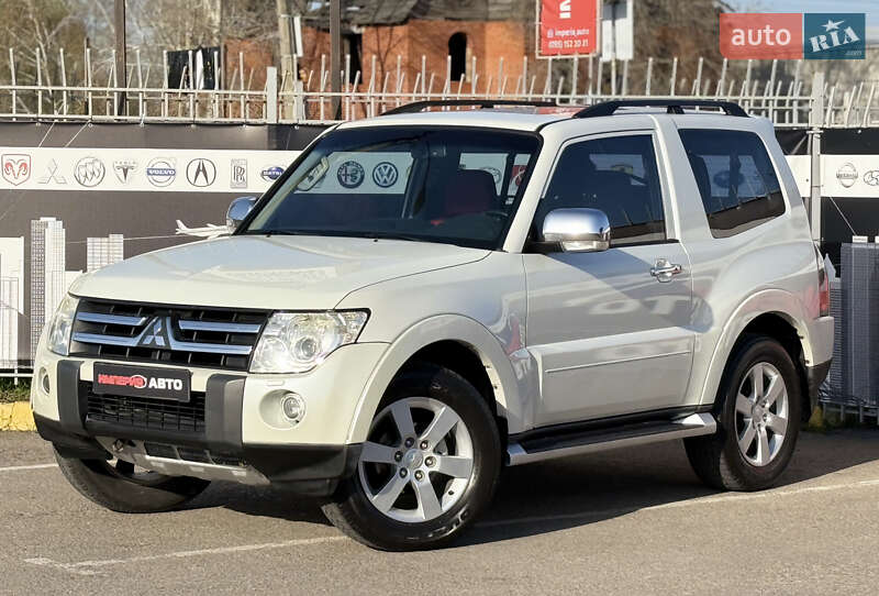 Внедорожник / Кроссовер Mitsubishi Pajero 2008 в 