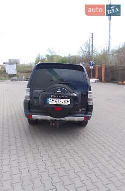 Внедорожник / Кроссовер Mitsubishi Pajero 2007 в 