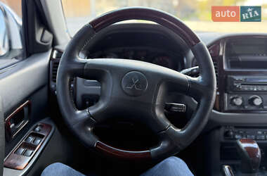 Внедорожник / Кроссовер Mitsubishi Pajero 2002 в 