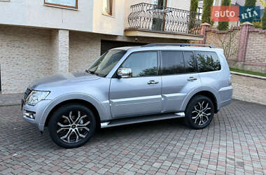 Внедорожник / Кроссовер Mitsubishi Pajero 2017 в 
