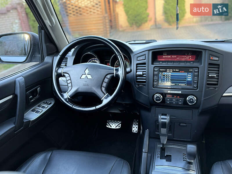 Внедорожник / Кроссовер Mitsubishi Pajero 2017 в Черновцах