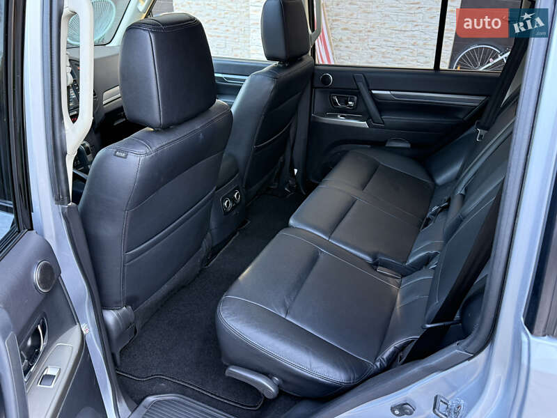 Внедорожник / Кроссовер Mitsubishi Pajero 2017 в Черновцах