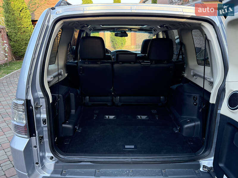 Внедорожник / Кроссовер Mitsubishi Pajero 2017 в Черновцах