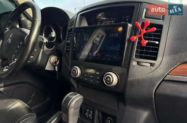 Внедорожник / Кроссовер Mitsubishi Pajero 2007 в 