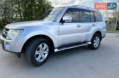 Внедорожник / Кроссовер Mitsubishi Pajero 2007 в 