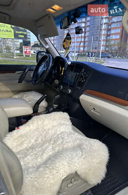 Внедорожник / Кроссовер Mitsubishi Pajero 2007 в 