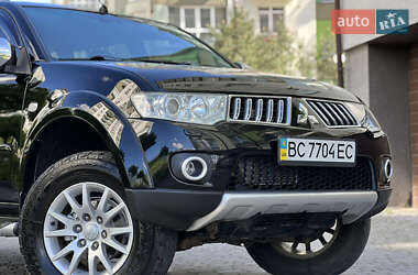 Позашляховик / Кросовер Mitsubishi Pajero 2011 в 
