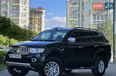 Позашляховик / Кросовер Mitsubishi Pajero 2011 в 