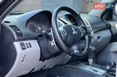 Позашляховик / Кросовер Mitsubishi Pajero 2011 в 