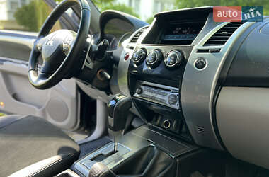 Позашляховик / Кросовер Mitsubishi Pajero 2011 в 