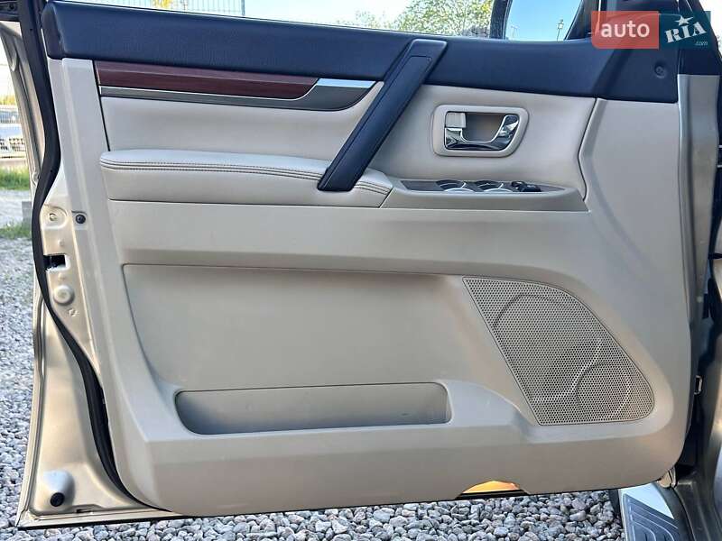 Внедорожник / Кроссовер Mitsubishi Pajero 2007 в Одессе