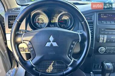 Внедорожник / Кроссовер Mitsubishi Pajero 2007 в 