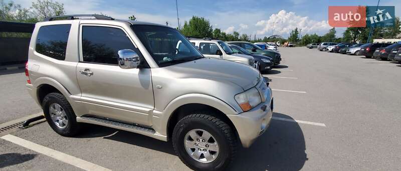 Внедорожник / Кроссовер Mitsubishi Pajero 2006 в 