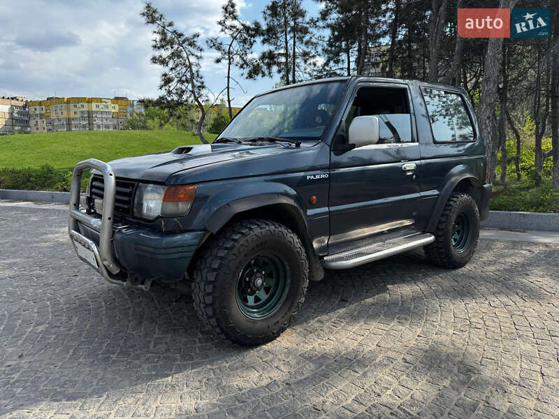 Внедорожник / Кроссовер Mitsubishi Pajero 1996 в 
